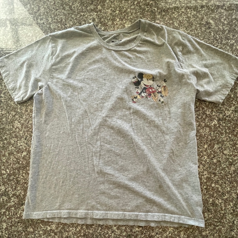 Disney Men’s Tee shirt Size Large Mickey Mouse Gray